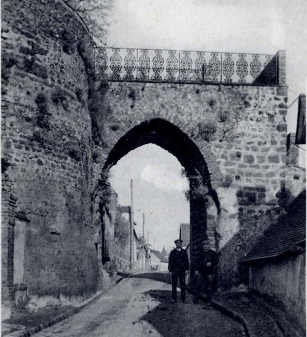 Tillières-sur-Avre – Porte de Tillières, XIème siècle